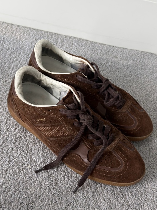ALOHAS Shoes - Woman’s Brown Suede Lace-Up Sneakers